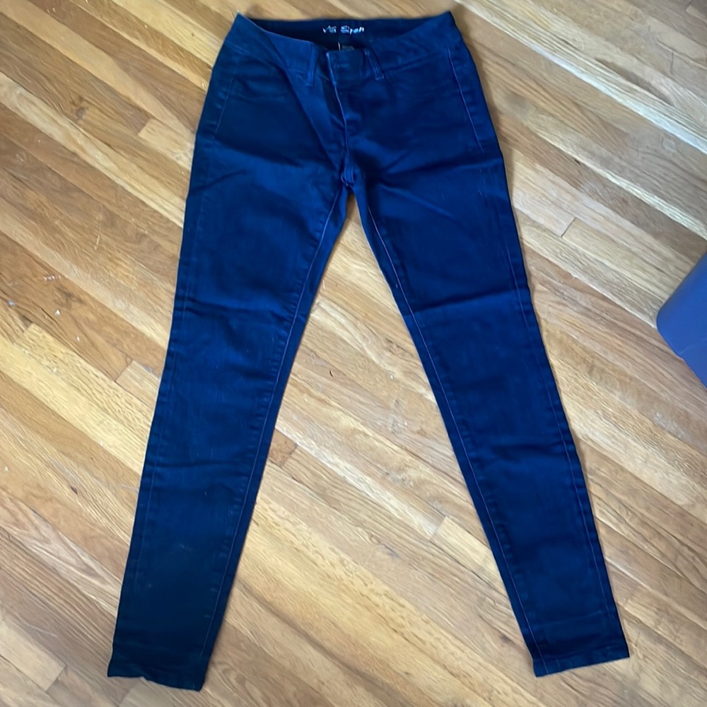 Never worn Victoria Secret skinny jeans